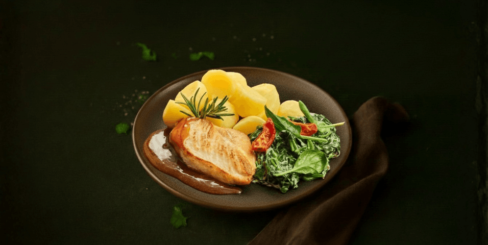 Kipfilet met spinazie à la crème en aardappelen
