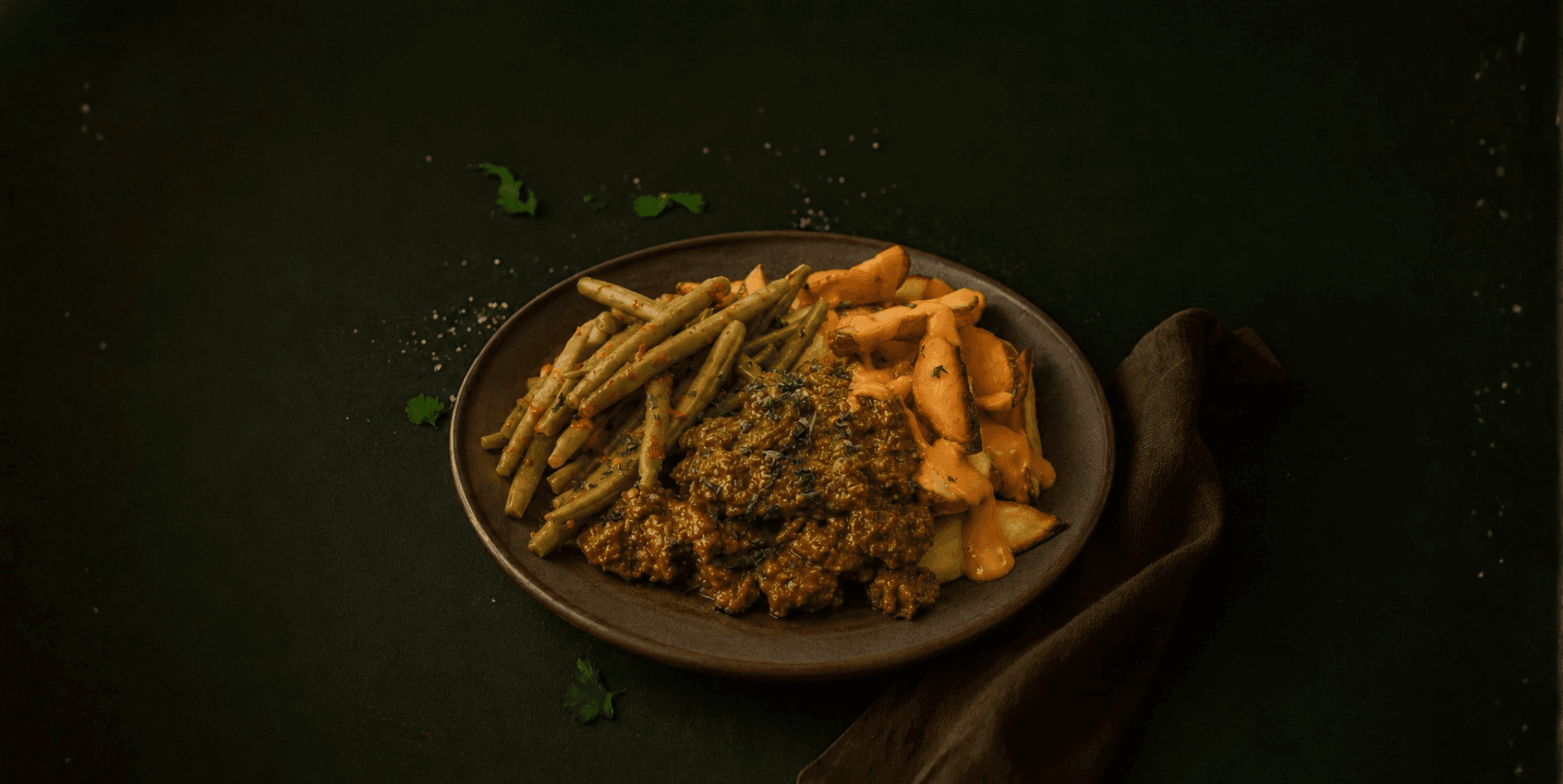 Patatje rendang met sambalboontjes