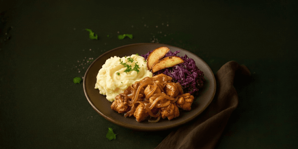 Kip hachee met rodekool en aardappelpuree