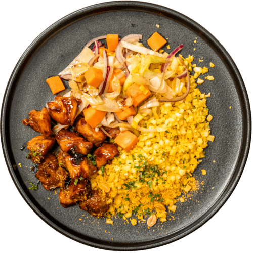 Nasi koening van bloemkoolrijst met kip en groenten