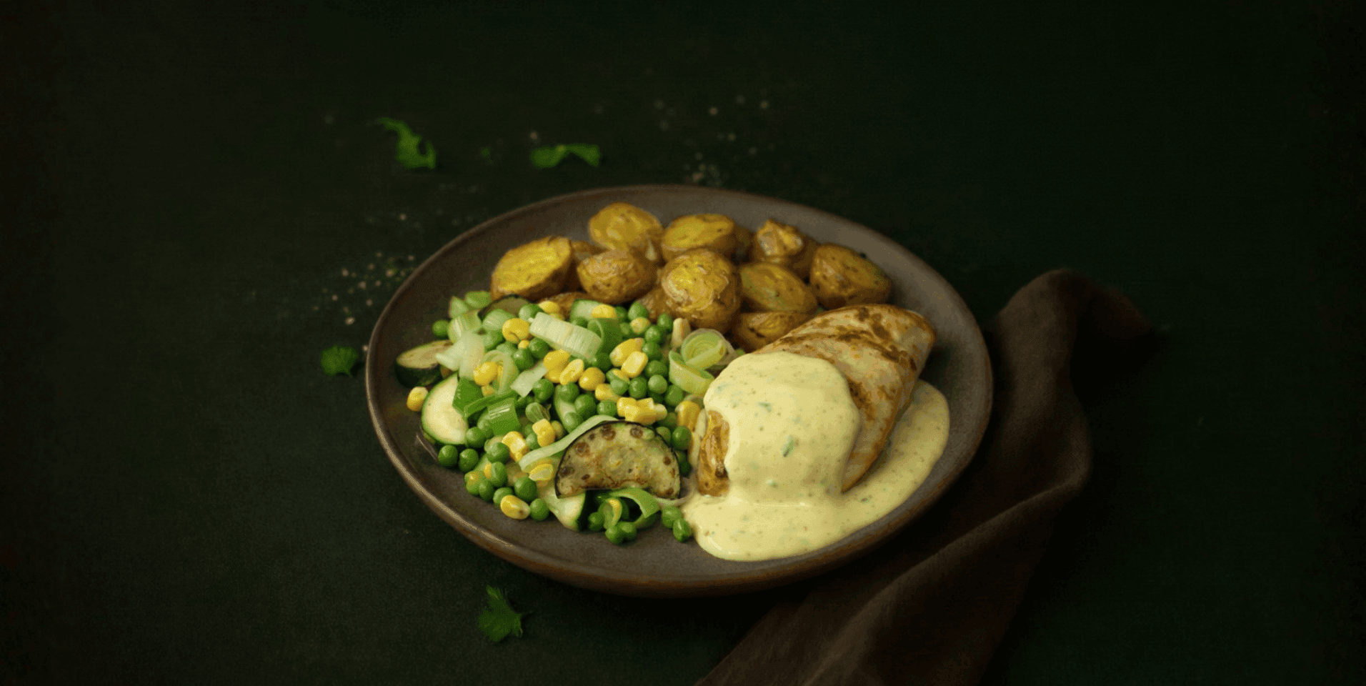 Kipfilet in honing-mosterdsaus met seizoensgroenten en krieltjes