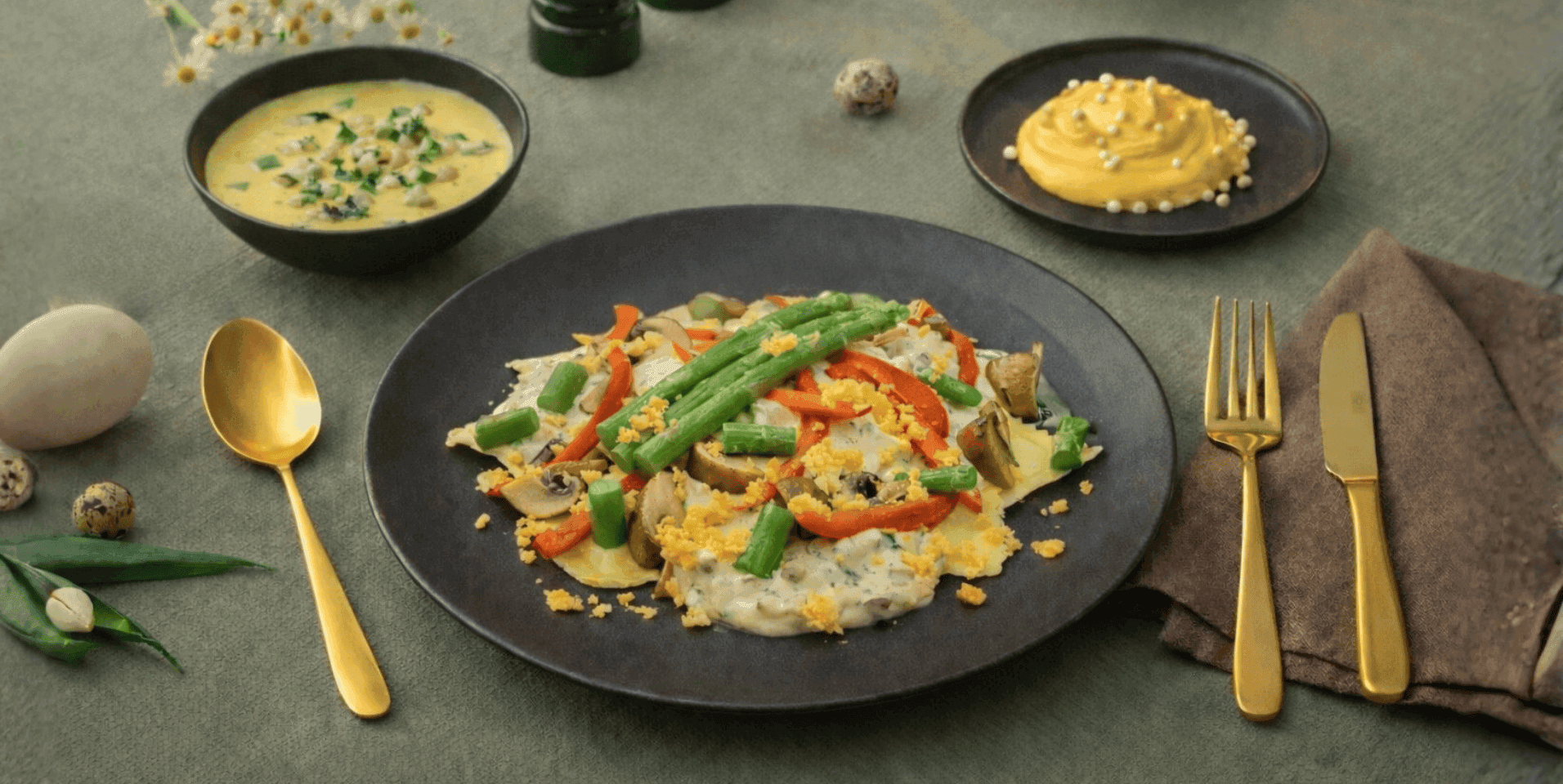 Paasdiner ravioli in paddenstoelensaus met groene asperges